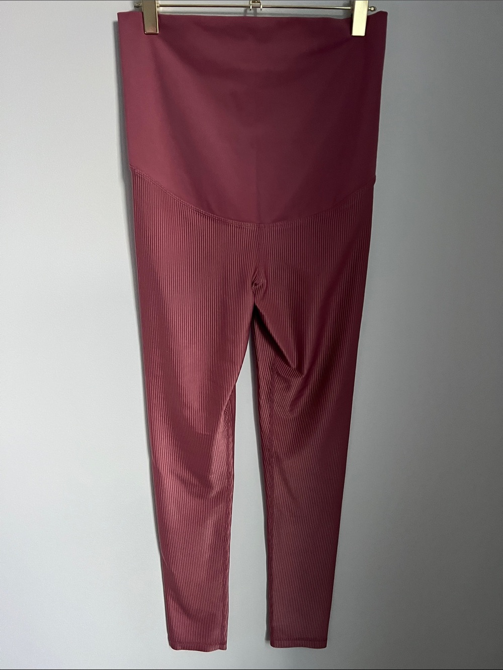 H&M | Mama Maternity Ribbed Wine Colored High-Waist Leggings Size Medium